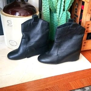Black hidden wedge ankle boot